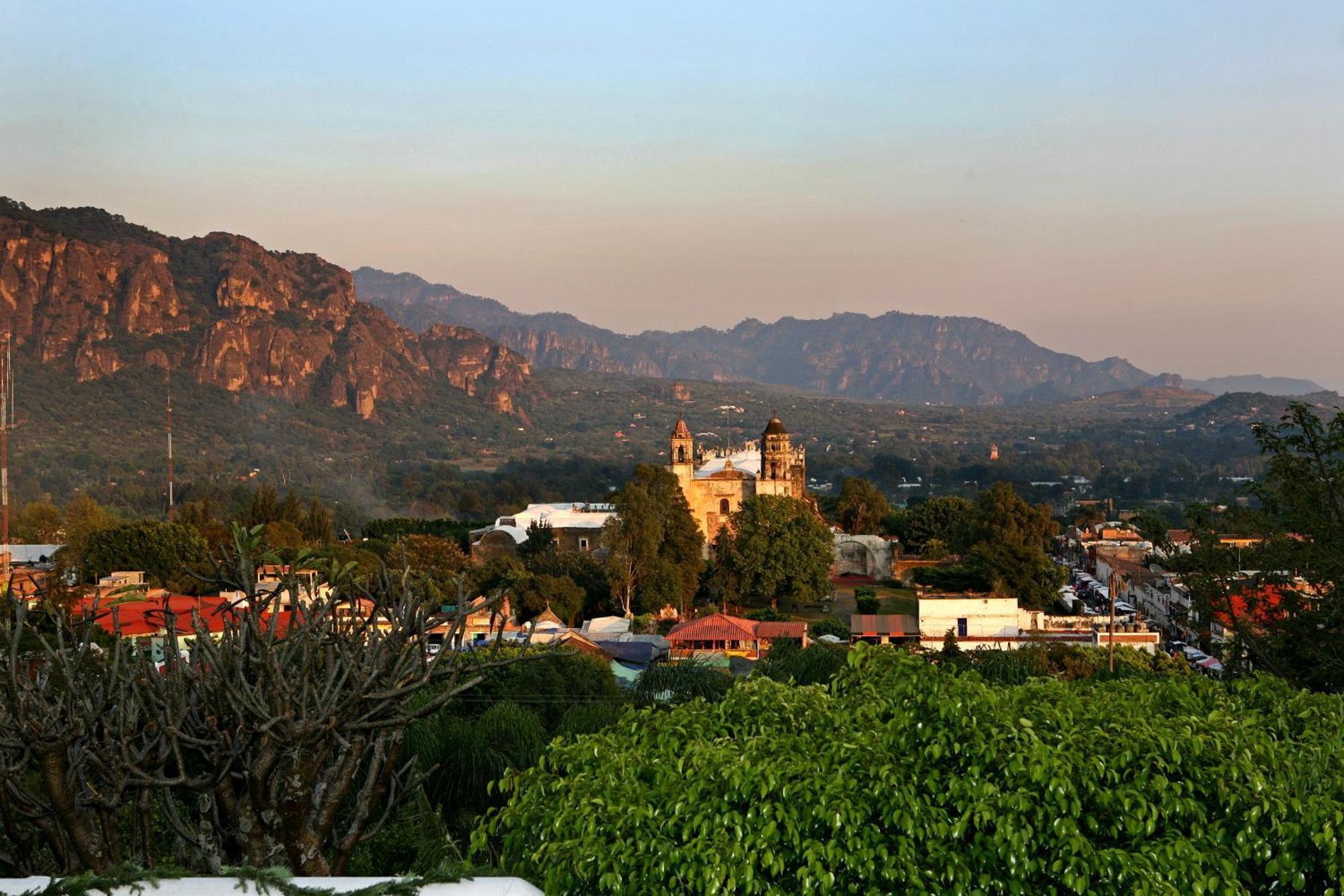 Posada Del Tepozteco - Hotel & Gallery Tepoztlán Exteriör bild